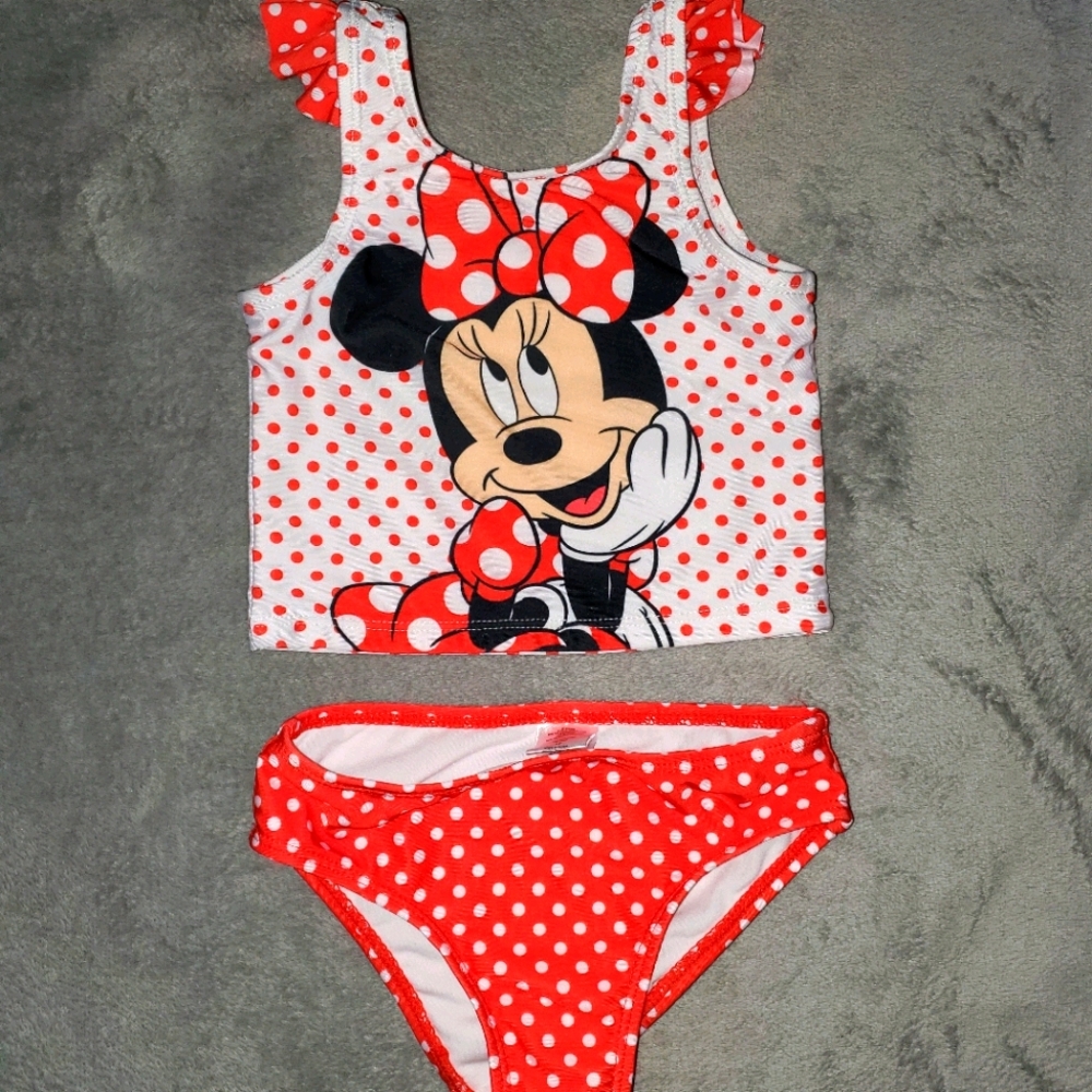 Toddler girl 2-piece swimsuit.
